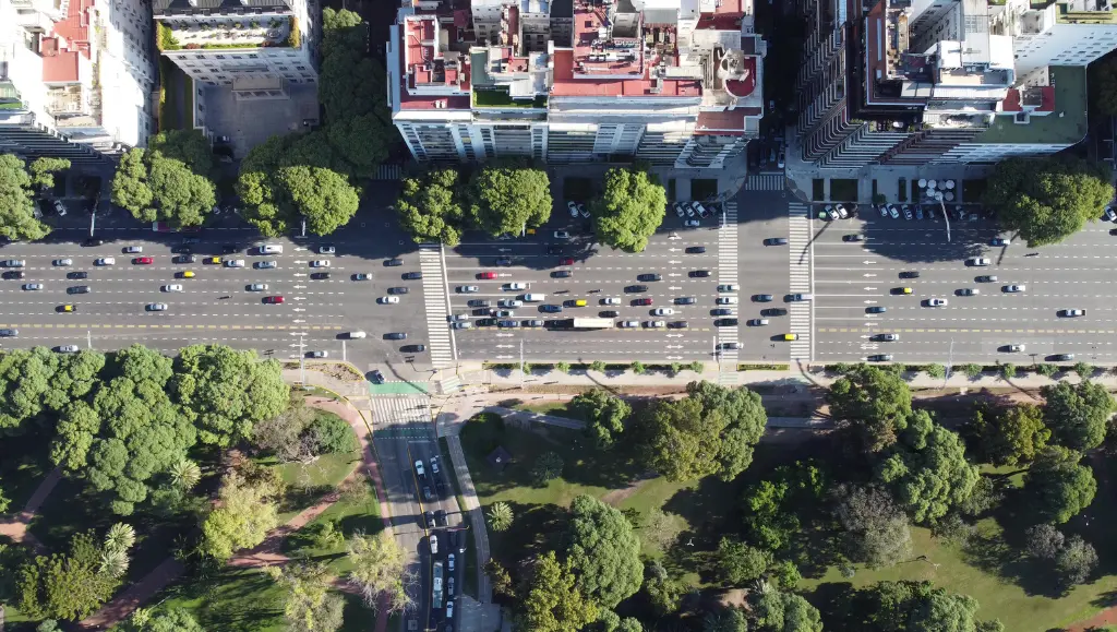 How Early Should You Arrive to Find Parking at KCI Airport During Peak Seasons?
